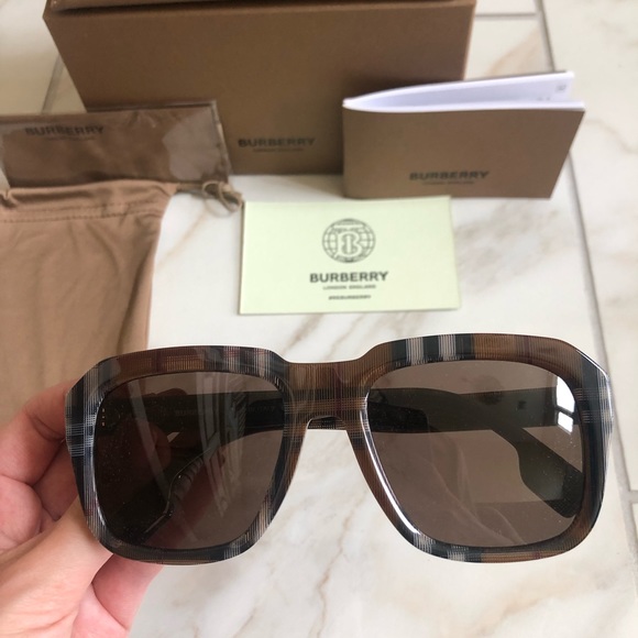 🔥NEW BURBERRY SUNGLASSES 🔥 - Picture 2 of 13